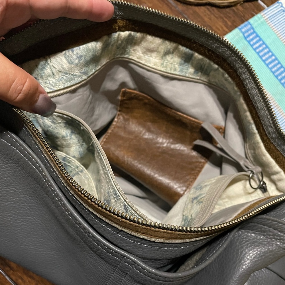 Rough & Tumble medium vintage open pocket hobo - Picture 7 of 9